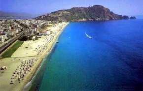 Pláž v letovisku Alanya Pláž v letovisku Alanya